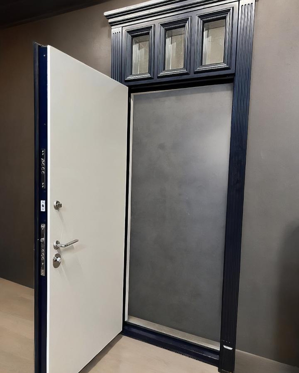 Дверь с верхней вставкой Дверь с верхней вставкой