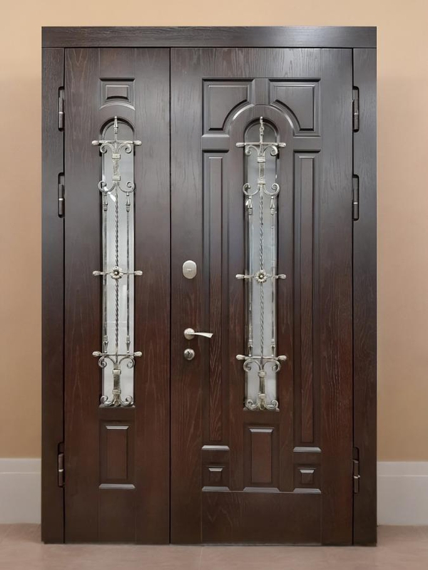 Дверь с остеклением и решетками Дверь с остеклением и решетками