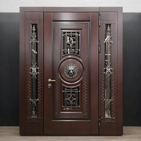 Парадная дверь со львом Парадная дверь со львом