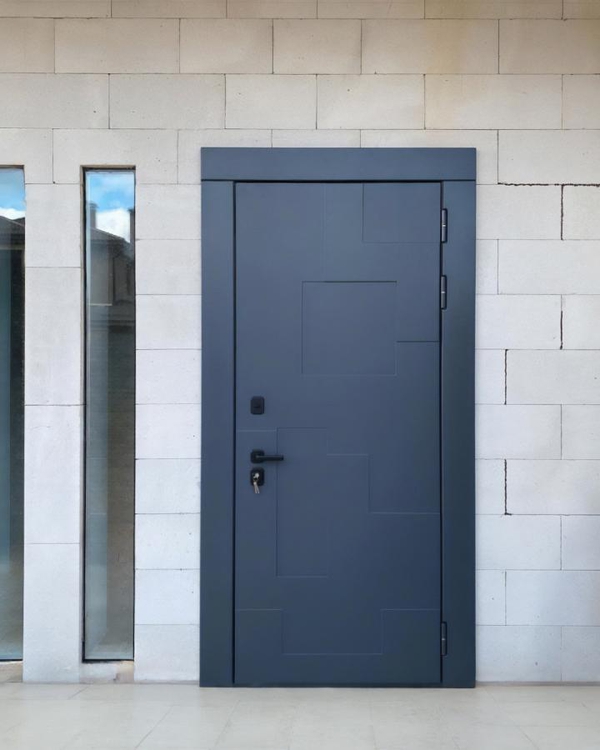 Дверь с окрашенной панелью МДФ Дверь с окрашенной панелью МДФ