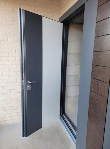 Полуторная двухцветная дверь Полуторная двухцветная дверь