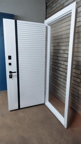 Белая с полосой Белая с полосой