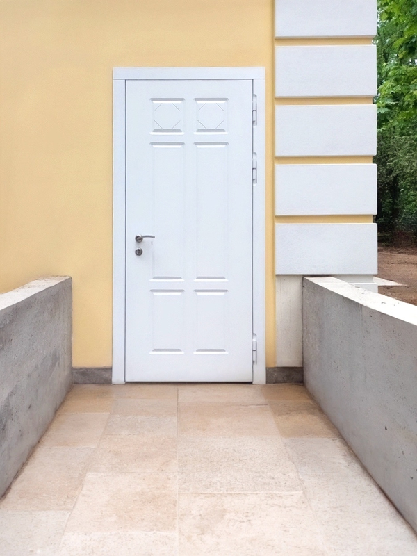Уличная белая дверь Уличная белая дверь