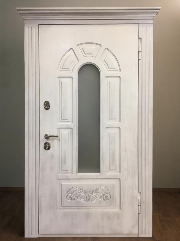 С карнизом и окном С карнизом и окном