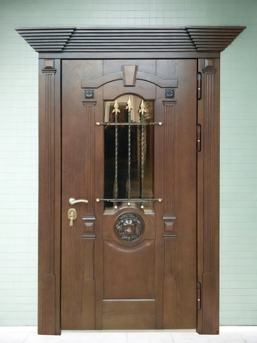 Уличная дверь с капителями Уличная дверь с капителями