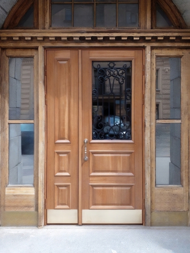 Дверь полуторной конструкции Дверь полуторной конструкции