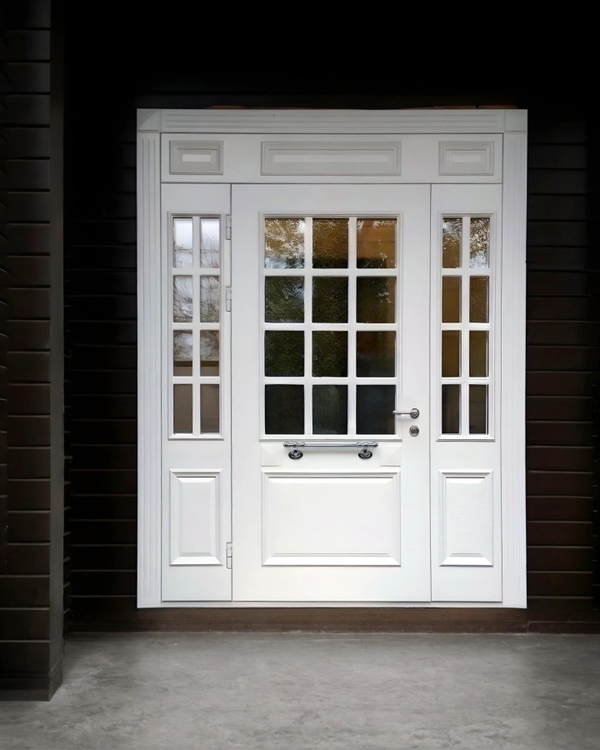Парадная дверь белого цвета Парадная дверь белого цвета